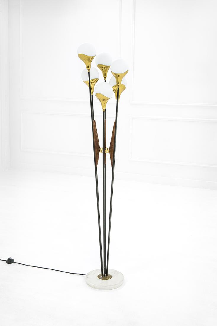 Stilnovo: Lampada da terra Marmo, metallo smaltato, legno di teak, ottone lucido, vetro opalino. Prod. Stilnovo, anni '50 cm 162x40x40, diam. base cm 28