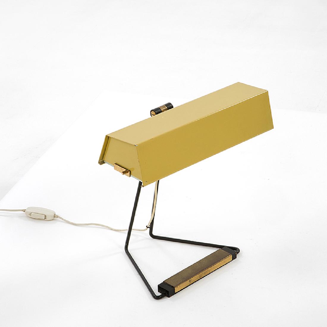 Stilnovo: Lampada da tavolo mod 8029 Metallo smaltato, ottone lucido, vetro satinato stampato. Prod. Stilnovo, anni '50 Decalcomania del produttore. cm 40x34x18,5