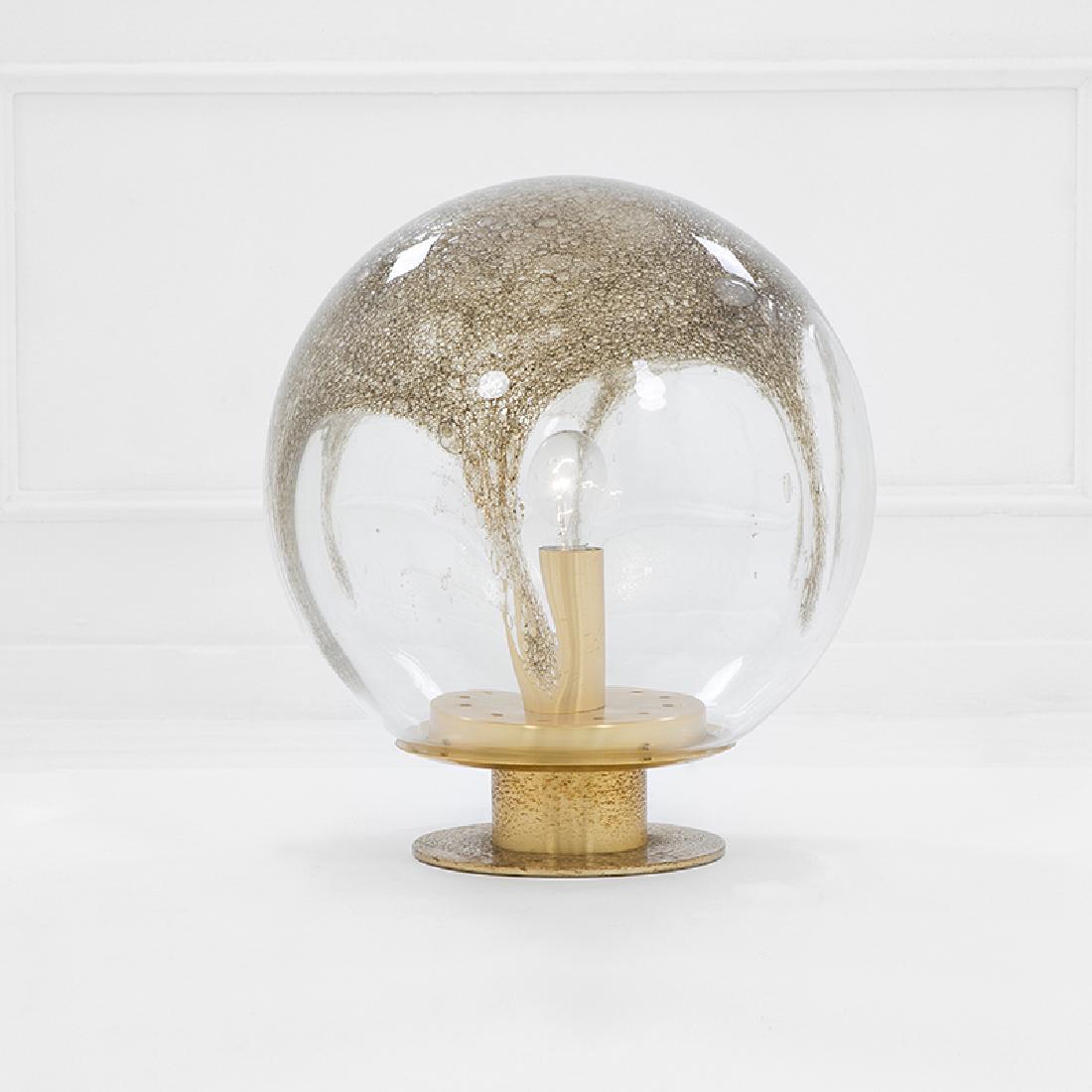 Esperia: Lampada da tavolo Metallo satinato, vetro trasparente a bolle con inclusioni di vetro nero. Prod. Esperia, anni '70 h cm 39, diam. vetro cm 34