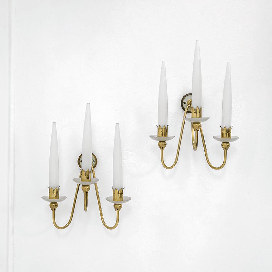 Angelo Lelii: Due lampade da parete Ottone lucido, vetro soffiato e satinato all'interno, cristallo satinato, curvato e molato. Prod. Arredoluce, 1953 ca. cm 47x32x23 Literature: A. Pansera. A. Padoan, A. Palmaghin