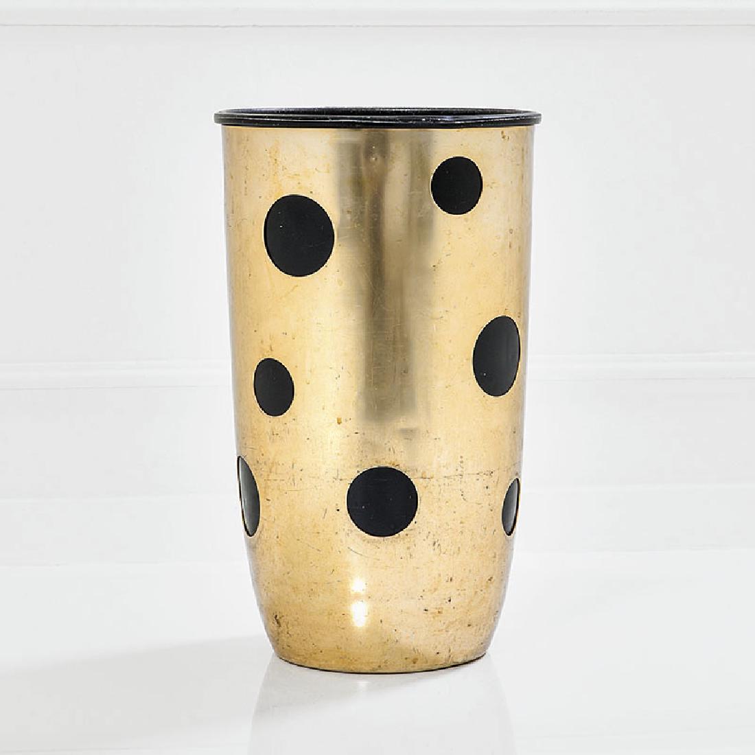 Ettore Sottsass: Portaombrelli Alluminio anodizzato. Esecuzione Rinnovel, edizione Raymor, New York, 1955 ca. Marchio del produttore sotto la base. h cm 48, diam. base cm 19, diam. max cm 29 Literature: Domus, n. 310,