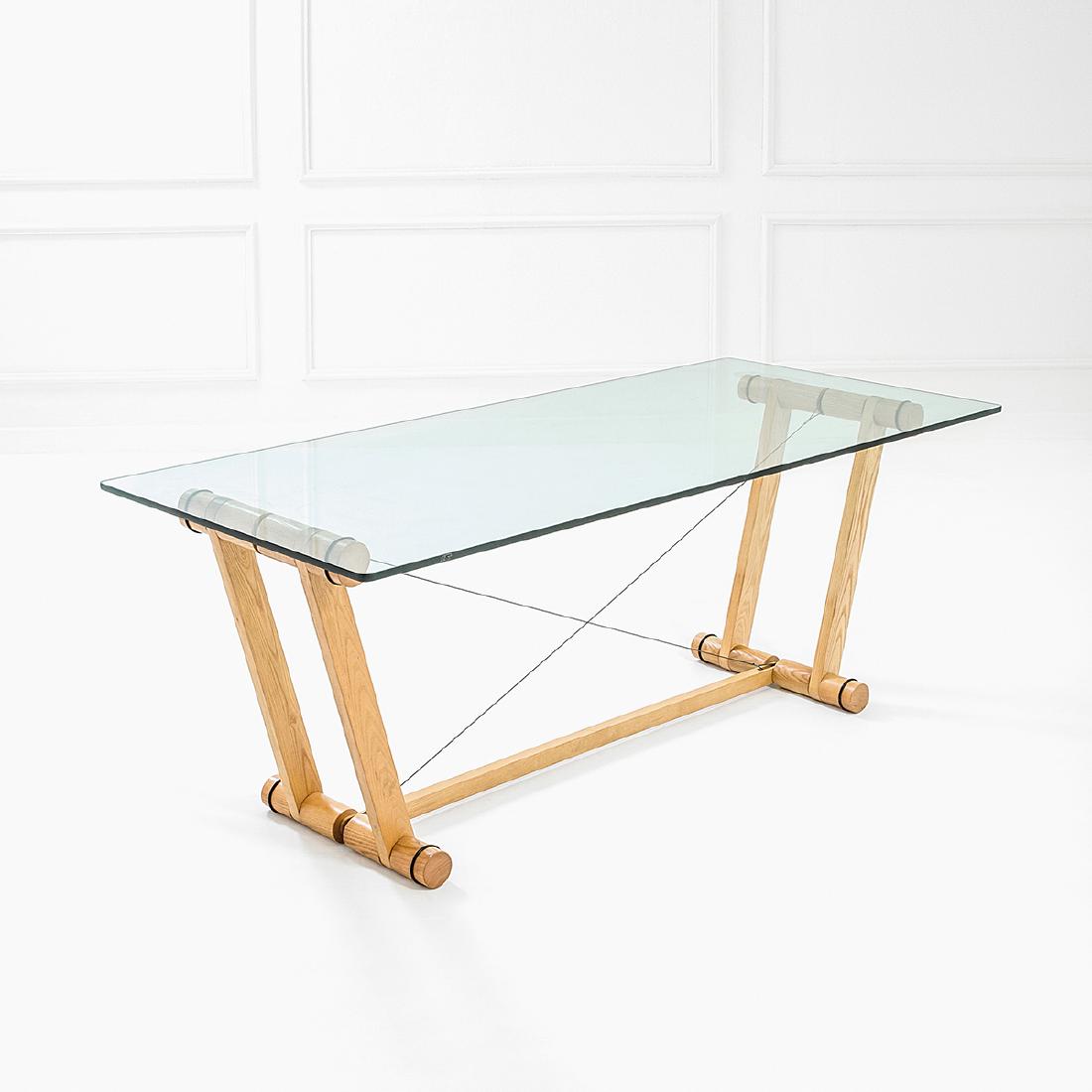 Superstudio: Console mod. Teso Legno di frassino, tiranti in acciaio, cristallo molato. Prod. Giovannetti, 1977 ca. Etichetta adesiva del produttore. cm 71x180x80