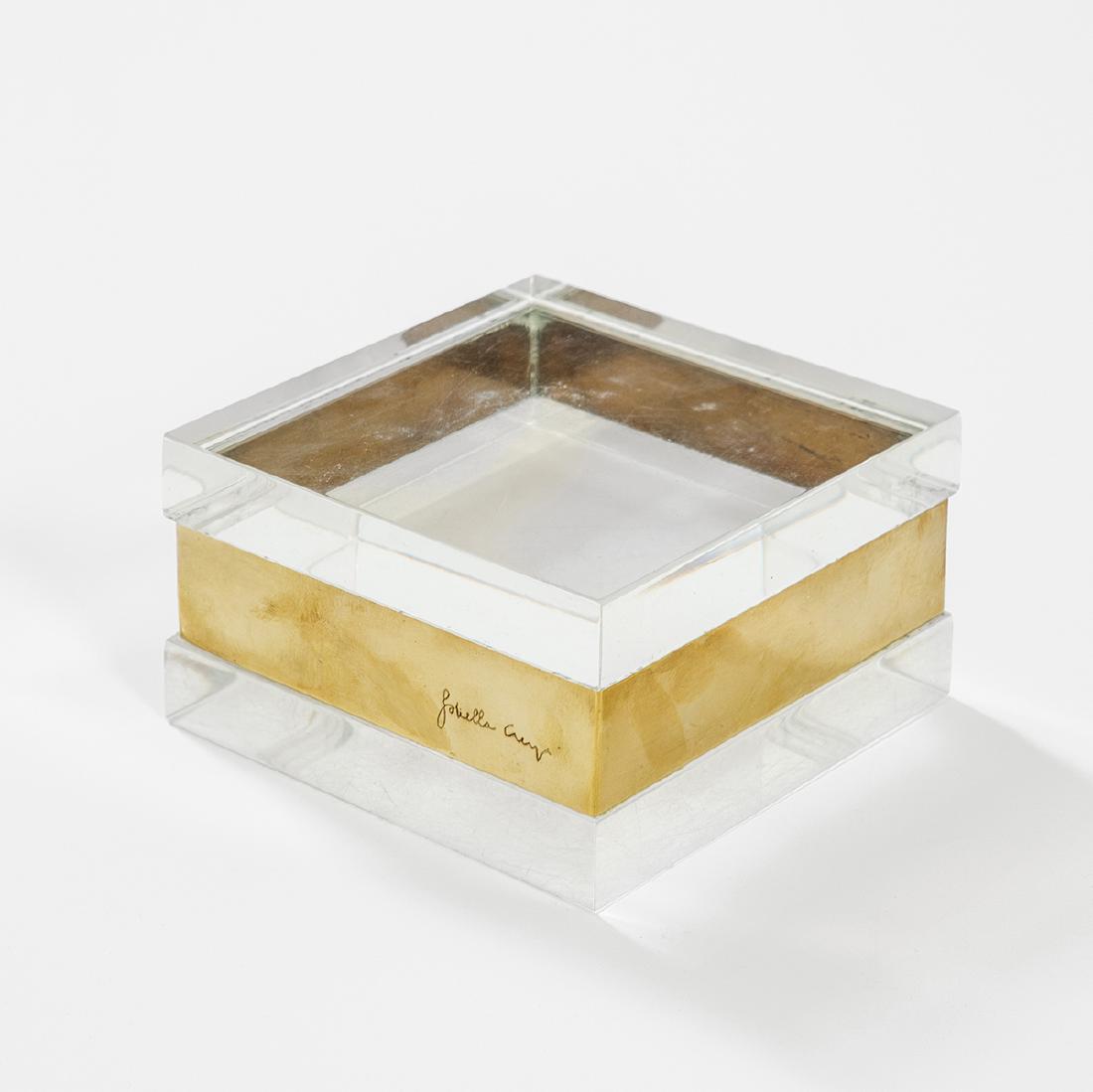 Gabriella Crespi: Scatola Plexiglass trasparente, ottone. 1970 ca. Firma incisa. cm 7x12x12