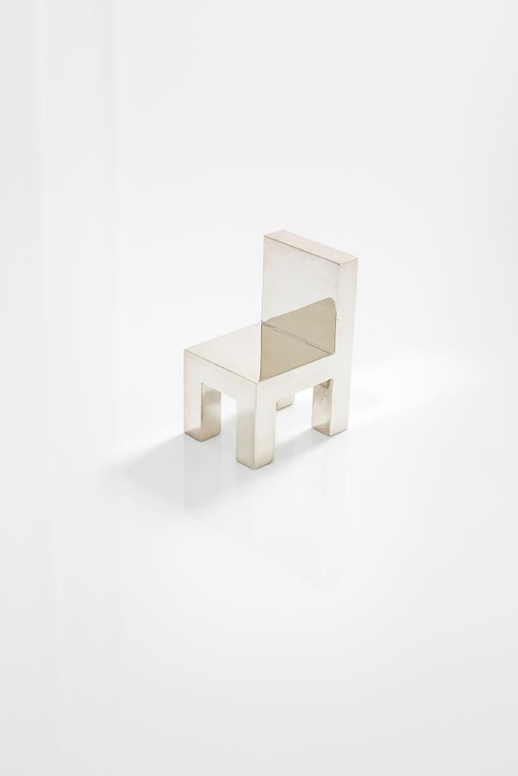 Hans Hollein: Fermacarte Sedia H. Hollein Metallo placcato argento. Edizione Design Gallery Milano, 2001 cm 8x4,5x5,5