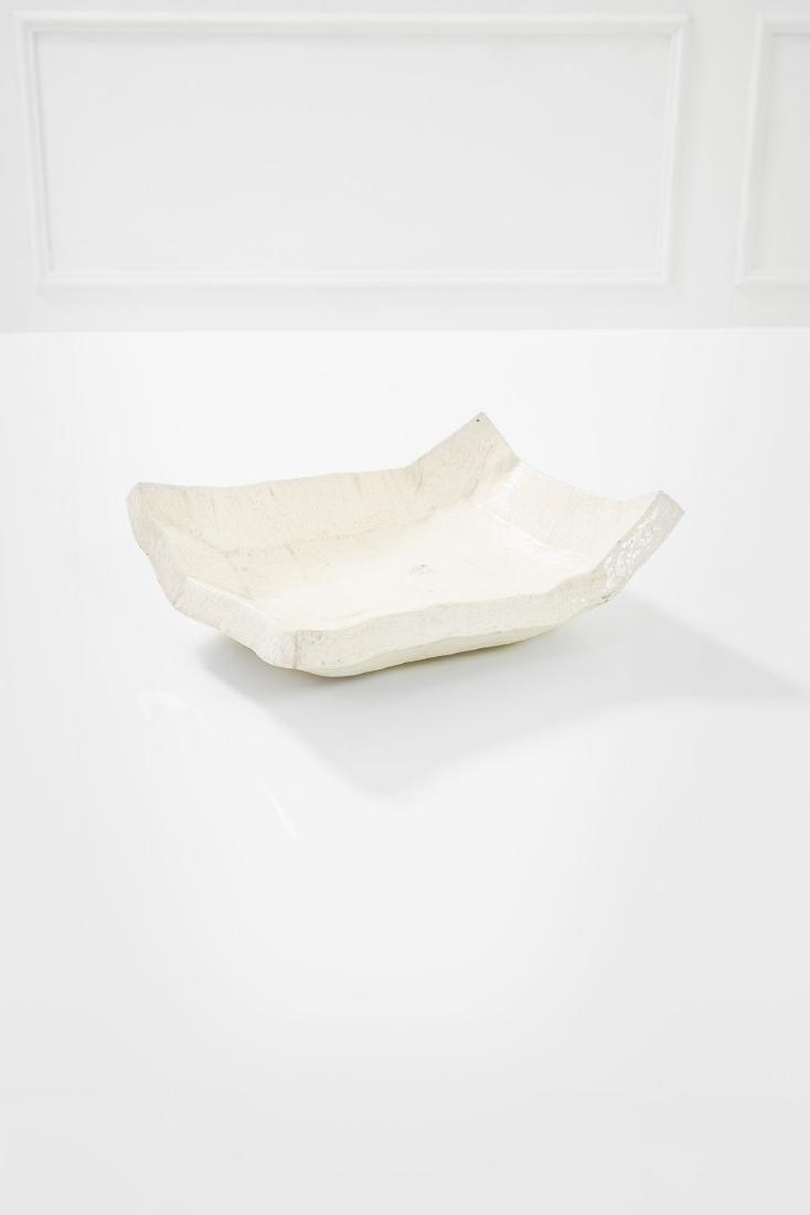 Gianni Osgnach: Ciotola Mojo Poliuretano espanso dipinto con resine elastiche. 2000 cm 9x29x25 Literature: Gianni Osgnach. Una storia per immagini, sito ufficiale del designer.