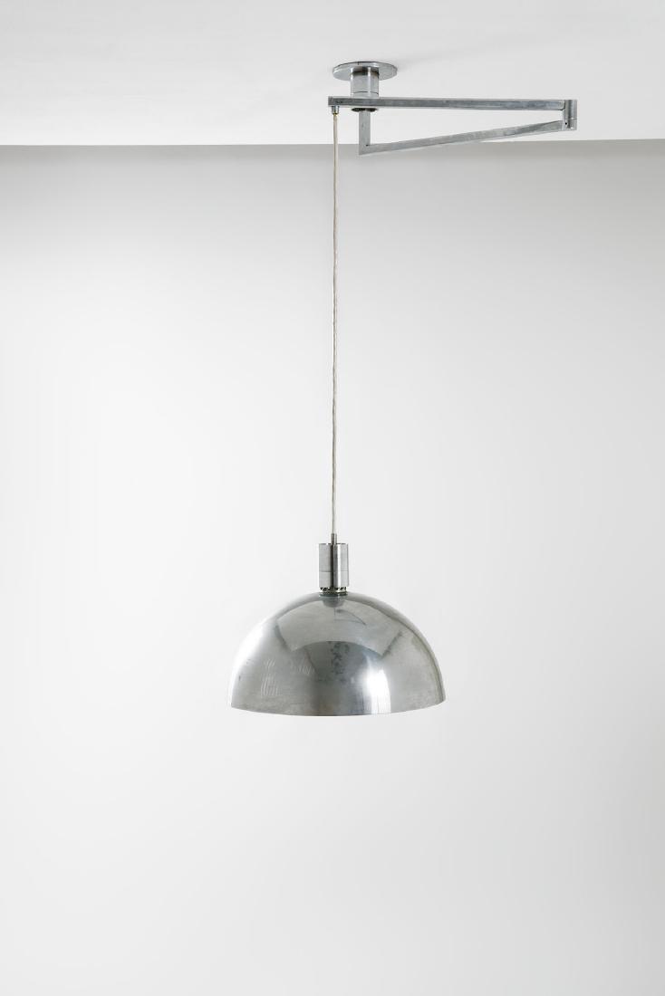 Franco Albini: Lampada a sospensione con braccio snodabile della serie AM/AS Metallo cromato. Prod. Sirrah, 1969 ca. h cm 138, largh. max cm 125, diam. diffusore cm 45 Literature: G. Gramigna, Repertorio del design