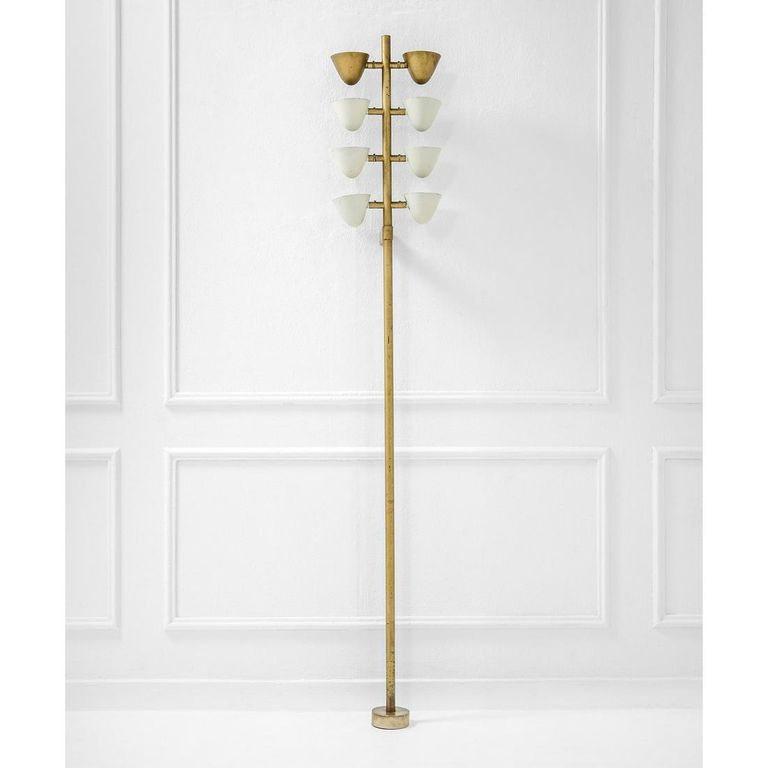 Pietro Chiesa: Grande lampada da terra mod. 1098 Ottone laccato. Prod. Fontana Arte, 1938 cm 222x35x23 Literature: Franco Deboni, Fontana Arte: Gio Ponti, Pietro Chiesa, Max Ingrand, Allemandi, Torino, 2012, fig. 10