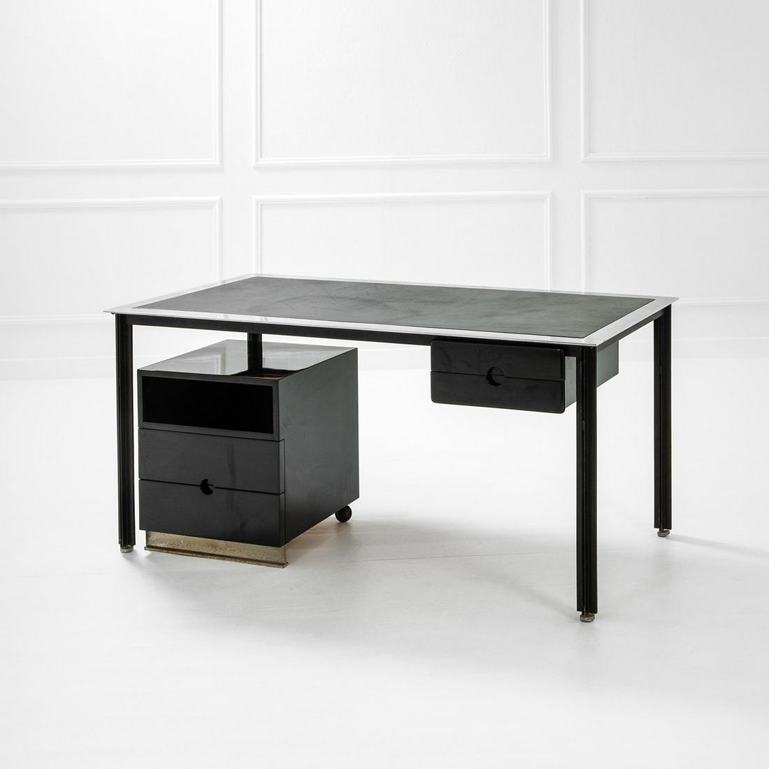 Luigi Caccia Dominioni: Scrivania della serie Fasce Cromate Metallo cromato, metallo smaltato opaco, legno laccato, pelle. Prod. Azucena, 1960 ca. Scrivania cm 75x160x80; cassettiera cm 56x50x50 Literature: G. Gramigna, Repe