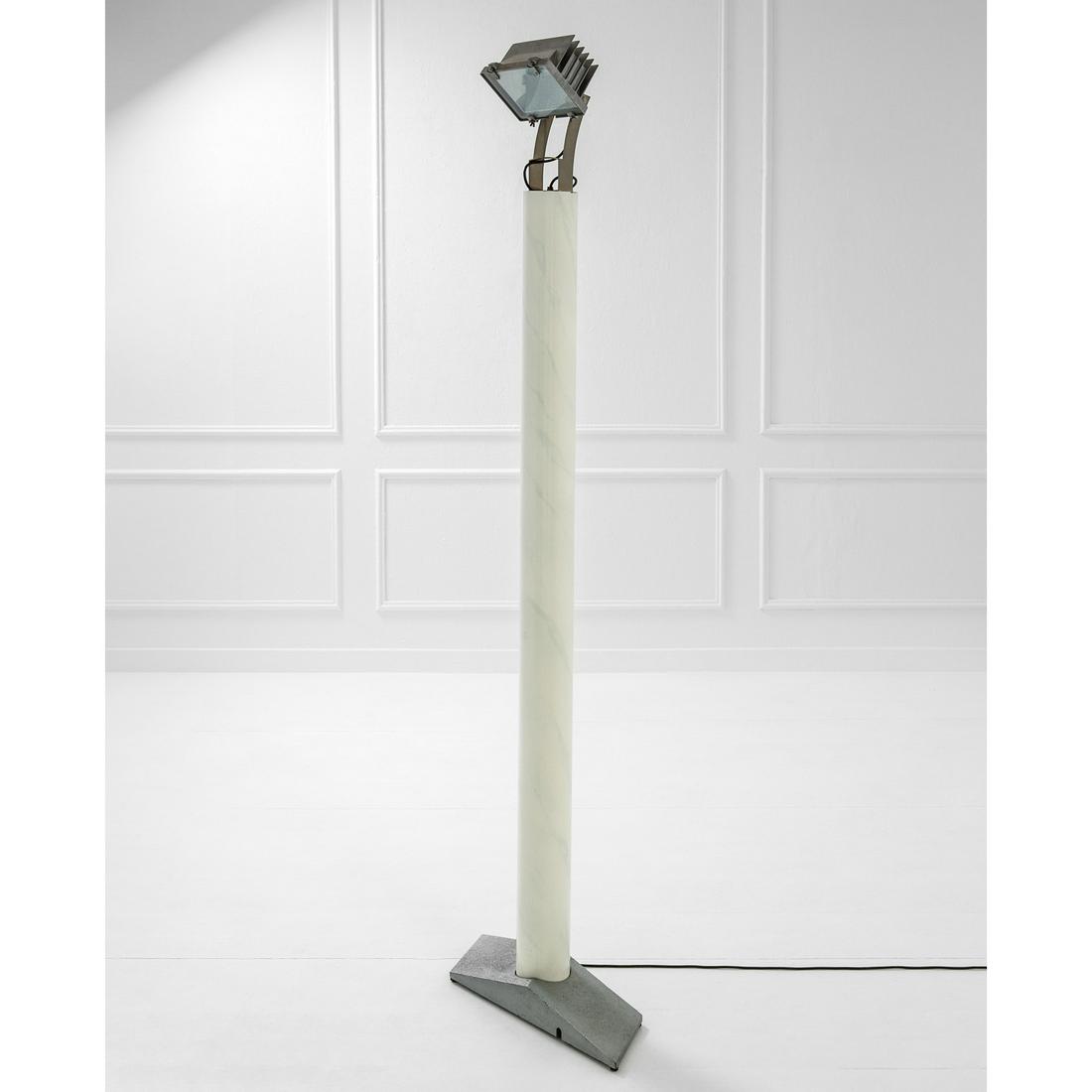 Hans Hollein: Lampada da terra mod. Kohlmarkt Metallo laccato, ottone, alluminio, ghisa. Prod. Baleri Italia, 1984 cm 231x71x22 Literature: G. Gramigna, Repertorio del Design Italiano 1950-2000, Turin 2003, II, p.