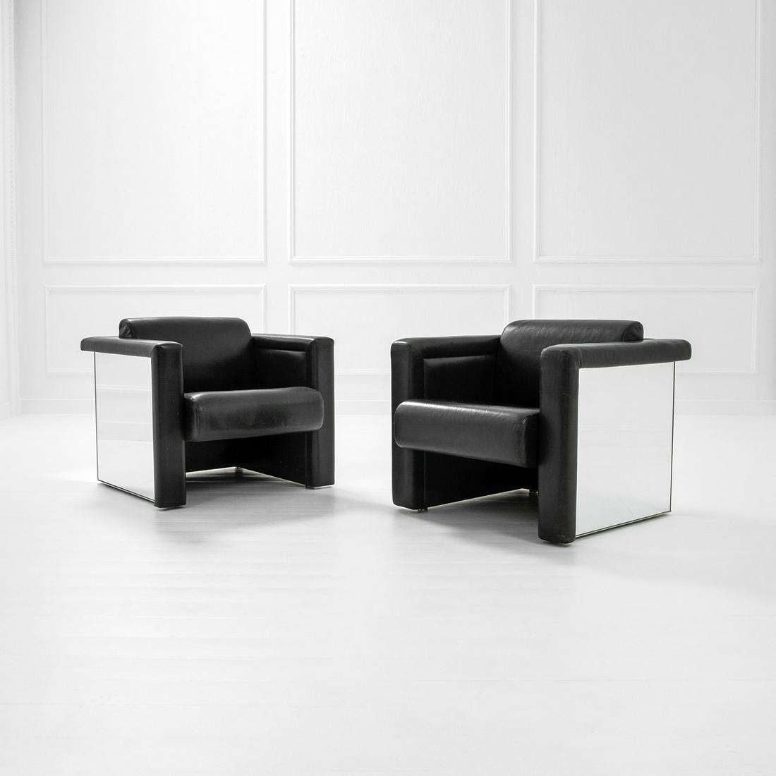 Trix e Robert Haussmann: Coppia di poltrone mod. Lounge Seating Cristallo specchiato, alluminio, pelle. Prod. Knoll, 1988 Marchio del produttore sotto una seduta. cm 72x82x84