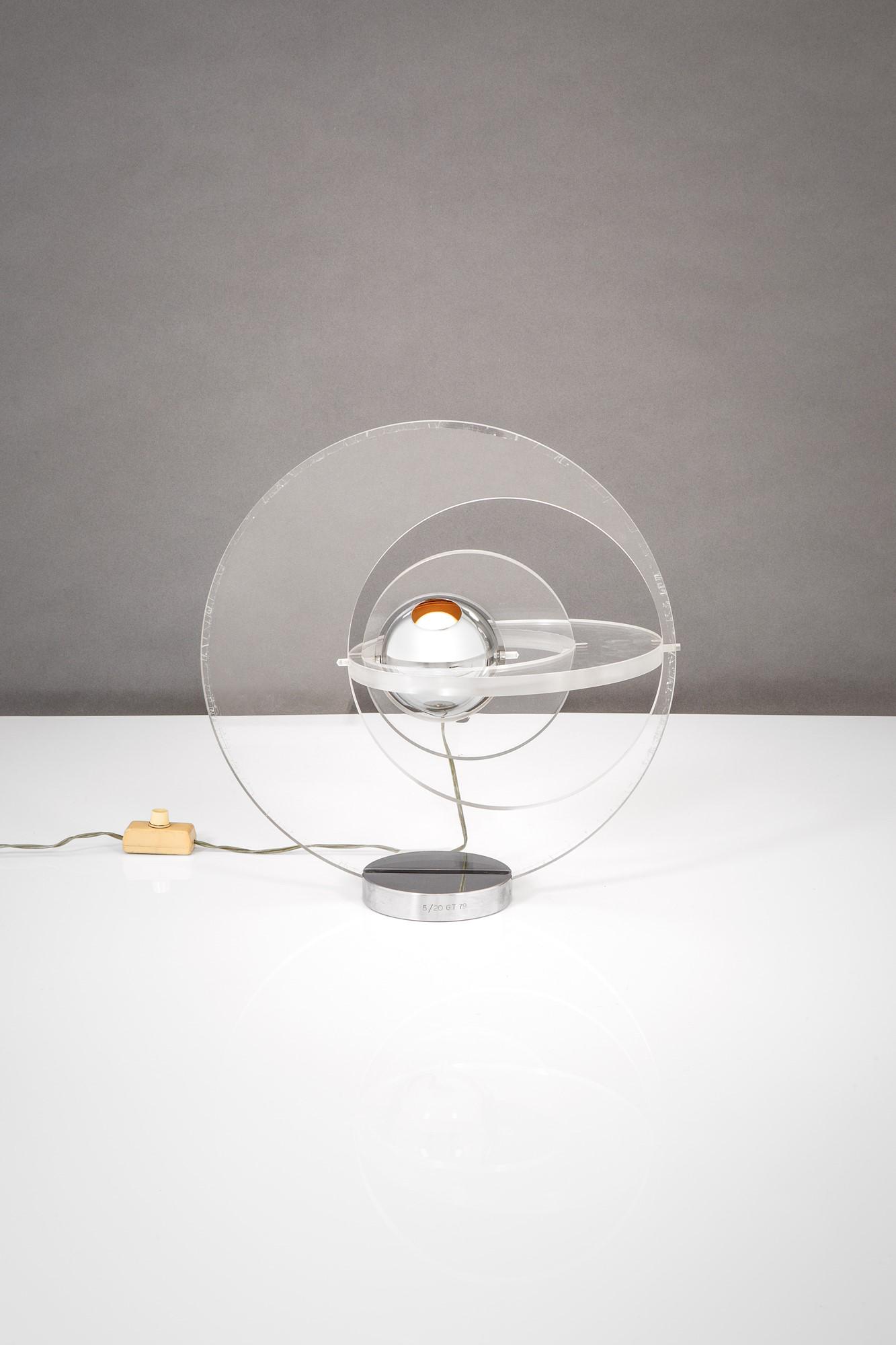 Yonel Lebovici (1937-1998) Lampada da tavolo mod.: Lampada da tavolo mod. Satellite Metacrilato, metallo cromato. Esecuzione Lebovici, 1969 cm 42x40x28 Literature: Yonel Lebovici: Sculpteur de haut Niveau, Chartier, pp. 34-35.