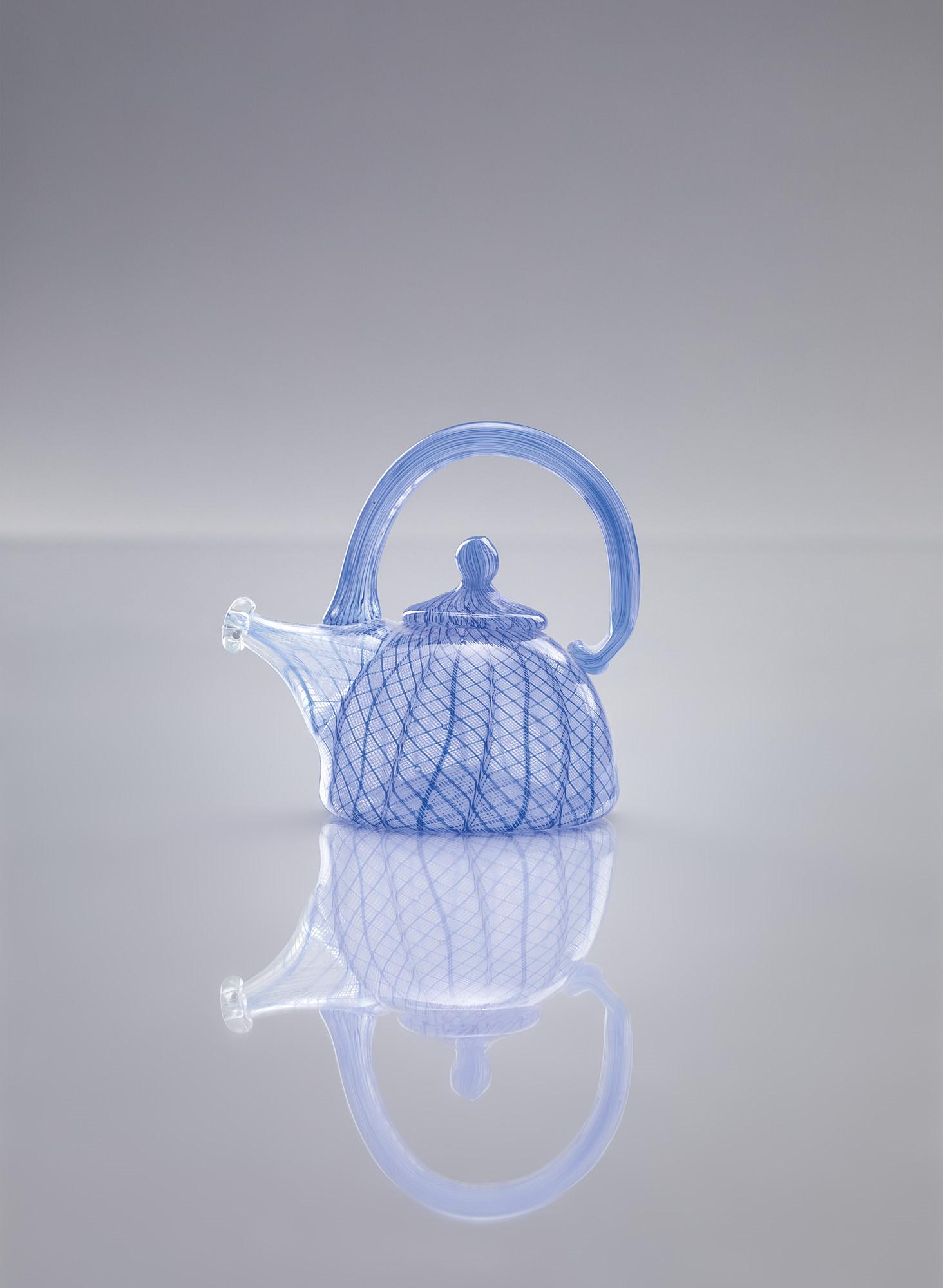 Richard Marquis ( 1945 ): Teapot Vetro zanfirico blu. Murano, 1980 ca. cm 8x9x6 Literature: M. Sciaccaluga, R. Barovier Mentasti, R. Mollo, P. Framarin, Glassway: le stanze del vetro, Skira, 2002, tav. 80.