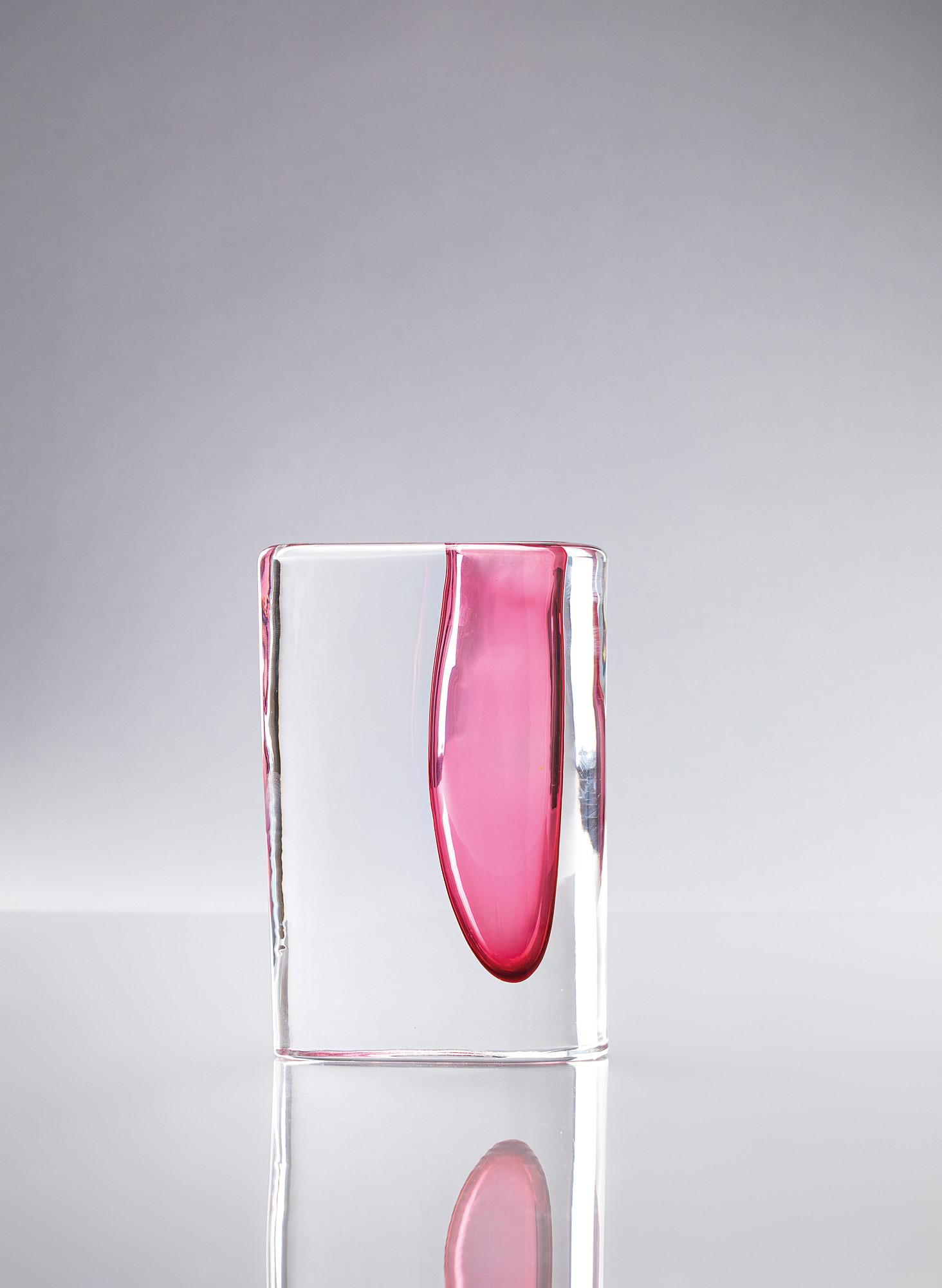 Antonio Da Ros ( 1936 ): Vaso Vetro cristallo sommerso rubino. Prod Gino Cenedese, 1960 ca. cm 24x15x6 Literature: Marino Barovier, Il vetro a Venezia dal moderno al contemporaneo, Federico Motta Editore, p. 245; Rosa Barovie