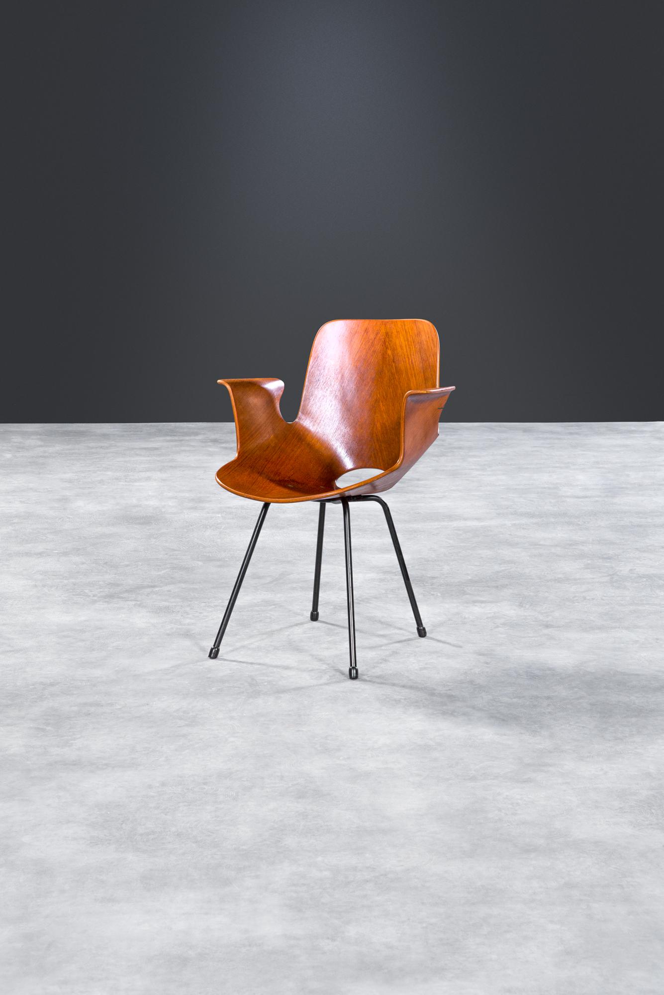 Vittorio Nobili, 1935. Poltroncina mod. Medea (1 of 2)