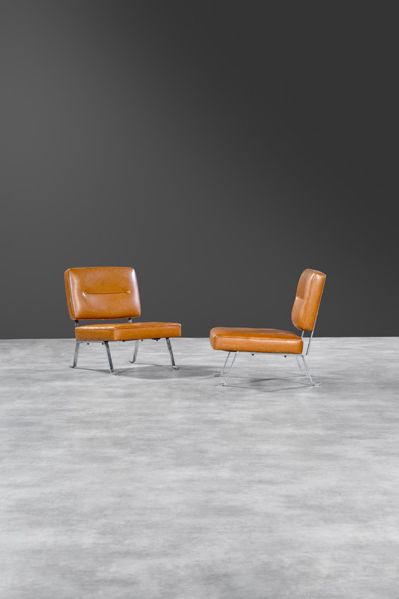 Formanova, 1959. Coppia di poltrone: Coppia di poltroneAcciaio, vinilpelle.Prod. Formanova, 1970 ca.cm 78x72x74