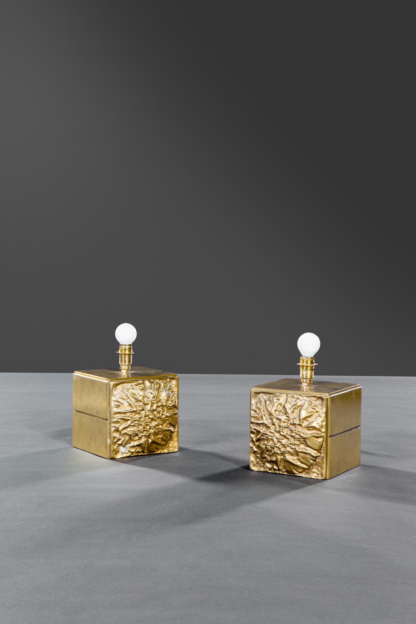 Esperia, 1952. Coppia di lampade da tavolo: Coppia di lampade da tavoloFusione di bronzo.Prod. Esperia, 1975 ca.cm 22,5x22x17