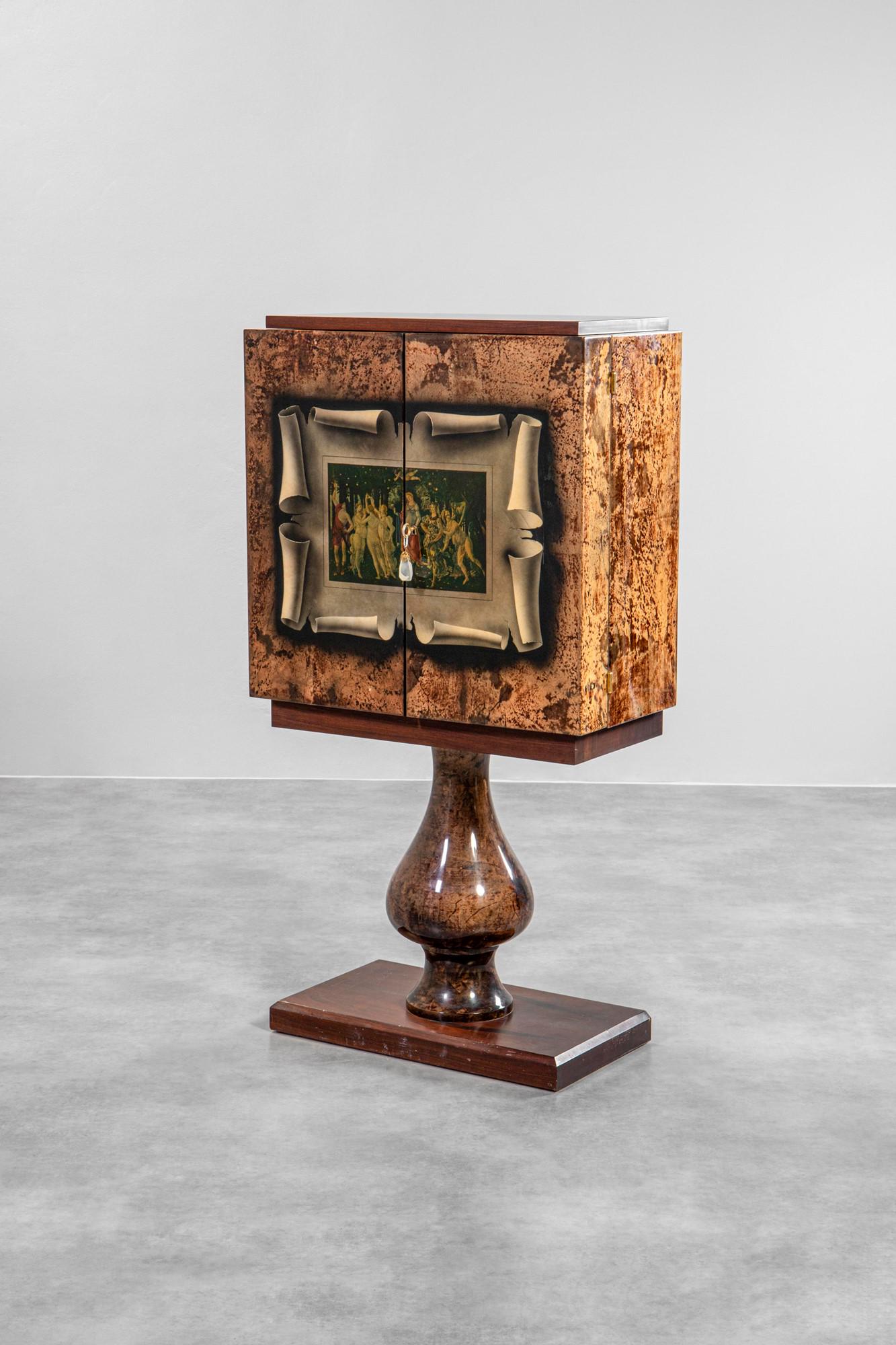 Aldo Tura: Mobile barLegno rivestito in pergamena decorata e vetrificata.Esecuzione Tura, 1960 ca.cm 153x80x42