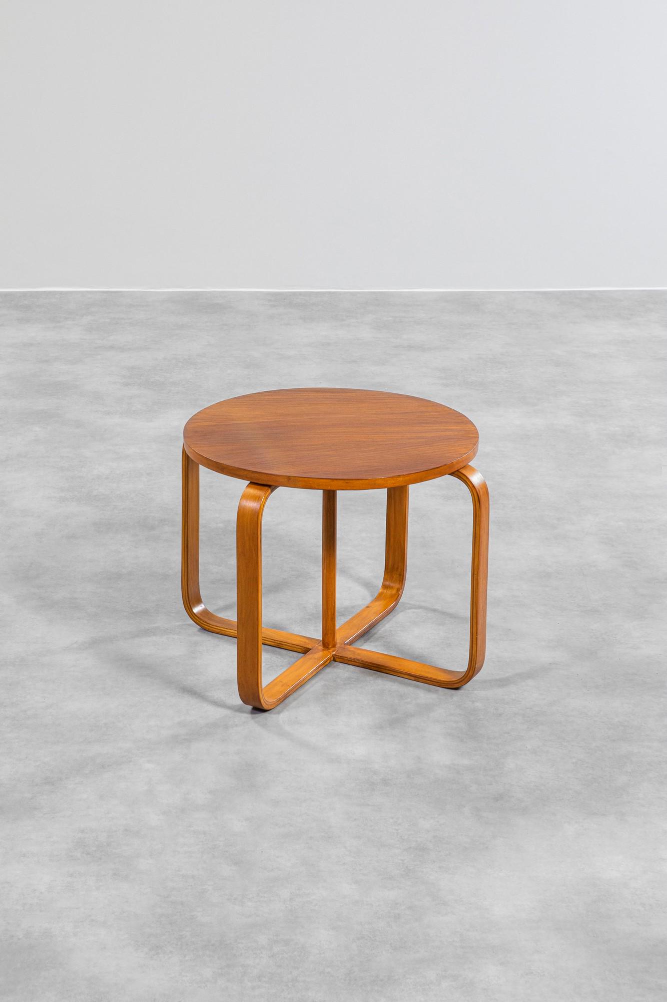 Giuseppe Pagano Pogatschnig: TavolinoLegno curvato e tinto.Esecuzione Maggioni, 1940 ca.h cm 50, diam. cm 70LITERATURE:Irene de Guttry, Maria Paola Maino, Il mobile déco italiano, Laterza, Bari, 2006, p. 193.