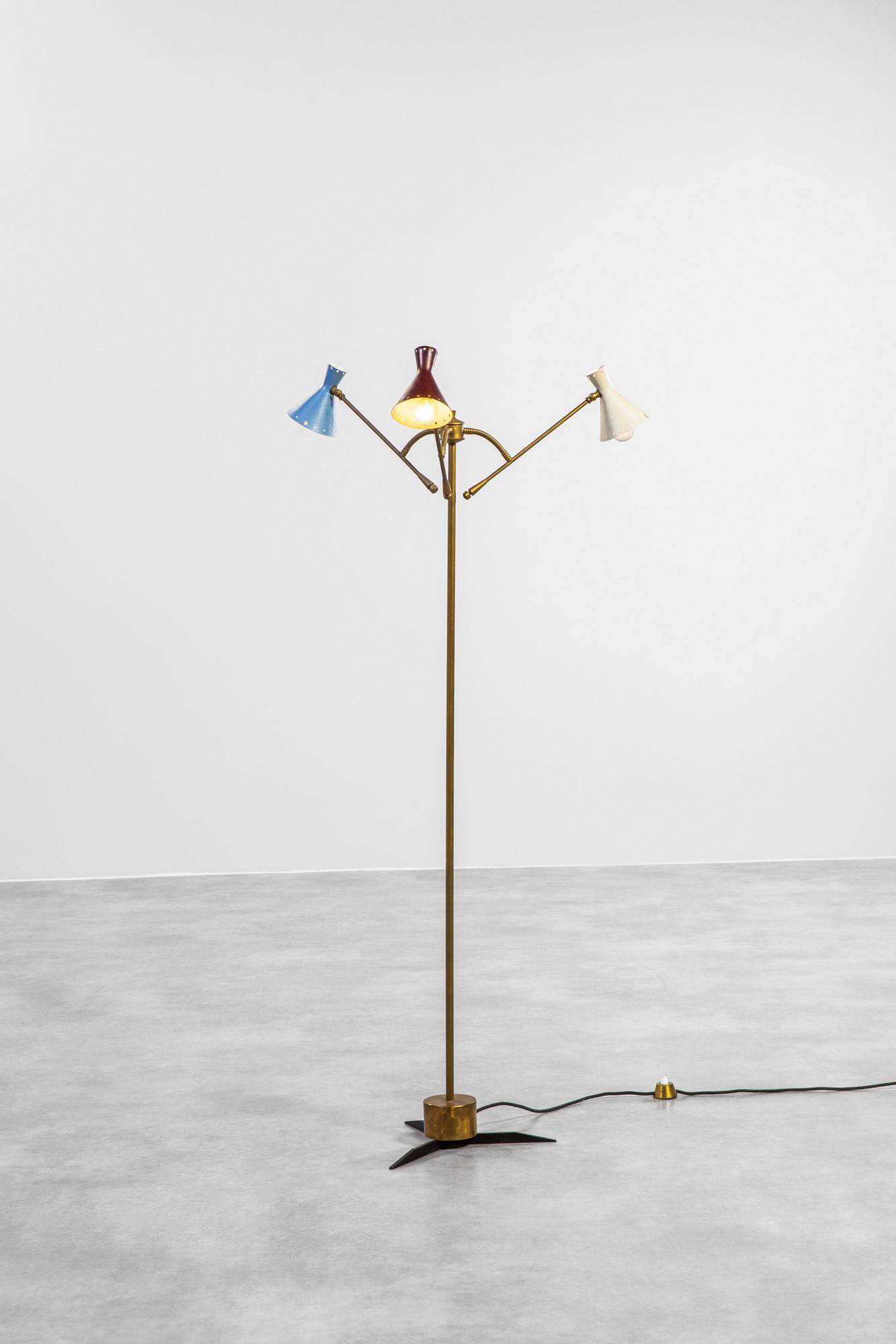 Lampada da terra anni '50: Lampada da terraMetallo smaltato, ottone.1950 ca.cm 150x70x70