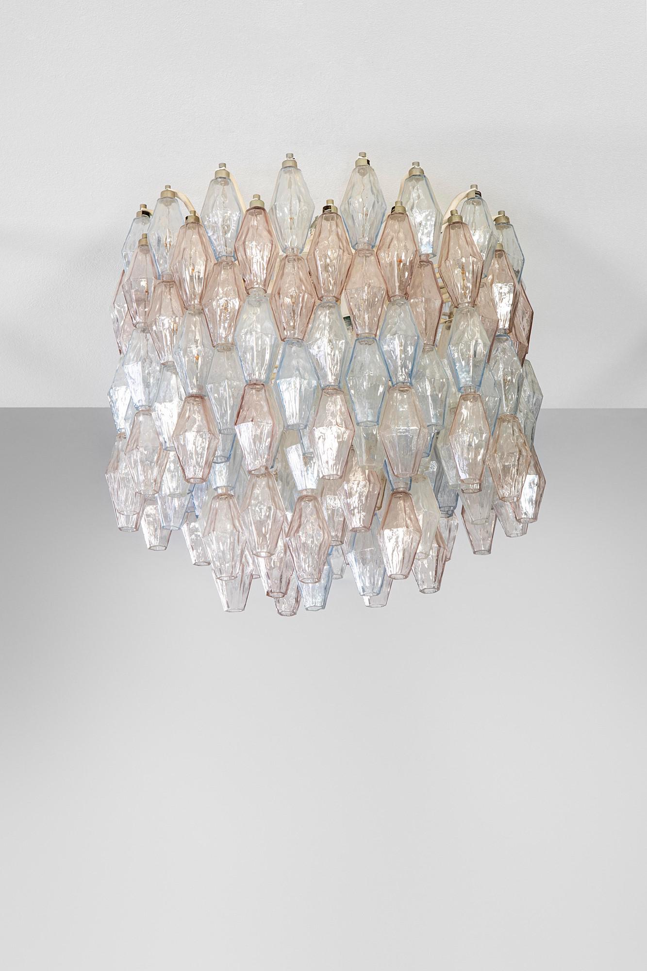 Carlo Scarpa: Lampadario mod. PoliedriVetro soffiato colorato, metallo smaltato.Prod. Venini, 1960 ca.h cm 60, diam. cm 65LITERATURE:Franco Deboni, I vetri Venini, Allemandi, Torino, 2007, p. 68.