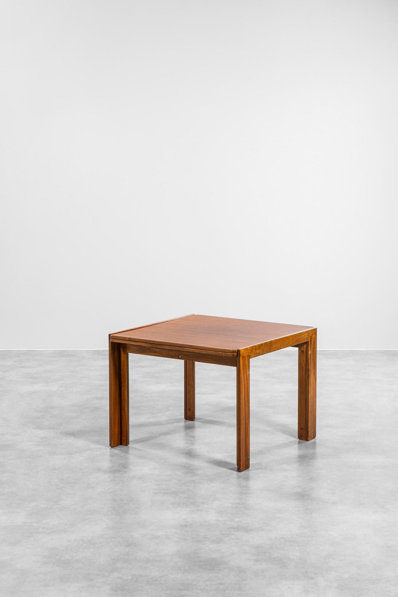 Afra e Tobia Scarpa: Tavolo mod. 778Legno.Prod. Cassina, 1965Aperto cm 77x190x100, chiuso cm 73x100x100LITERATURE:Giuliana Gramigna, Repertorio 1950-2000, Allemandi, Torino, 2003, p. 118.