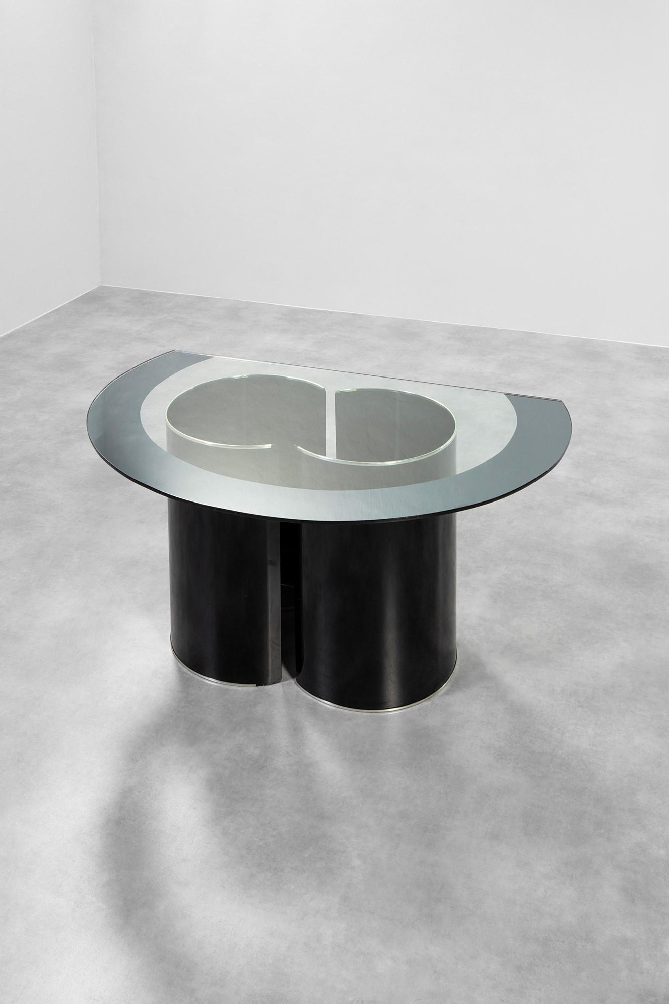 Luigi Caccia Dominioni: Console mod. Fascia SpecchiataCristallo argentato e molato, metallo smaltato.Prod. Azucena, 1970 ca.cm 71,5x141x92LITERATURE:M. Imparato, F. Radaelli, S. Milesi (a cura di), Azucena. Mobili e oggetti,