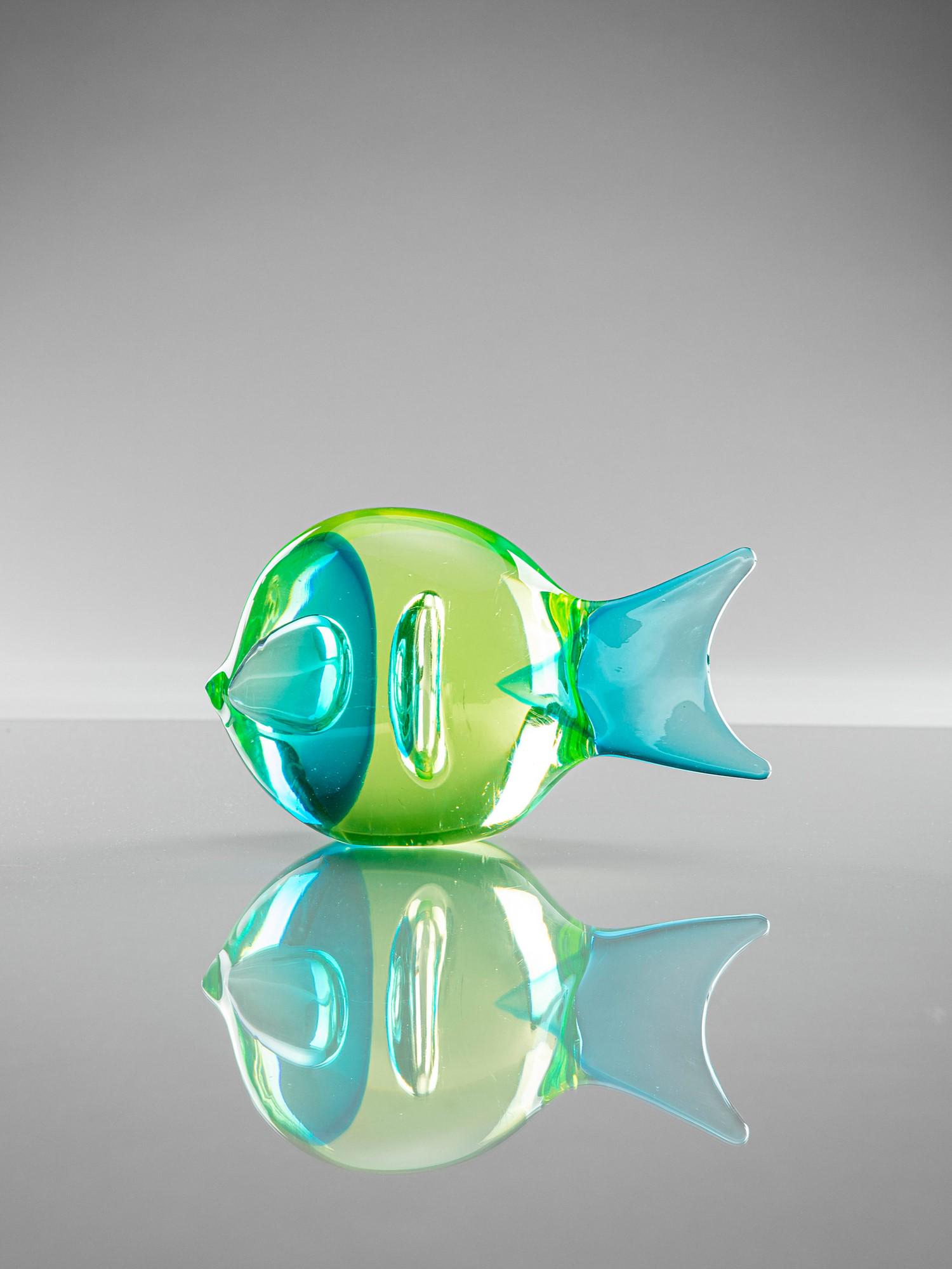 Pesce Da Ross Cenedese: Pesce Vetro massiccio a successive sommersioni con inclusione di bolla d'aria. Gino Cenedese, 1960 ca. cm 9,5x19x7,5 Literature: Marina Barrovier, Attilia Dorigato (a cura di), Il bestiario di Murano.