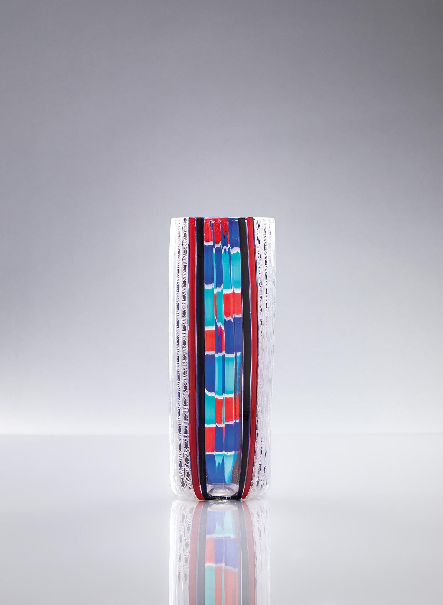 Yoichi Ohira Vaso a tessere: Vaso Vetro a tessere e canne policrome. Cleto Munari, 1992 Firma incisa sotto la base: Cleto Munari 1992. cm 27x10x8 Literature: Enzo Biffi Gentili, Cleto Munari. Dandy Design, Mondadori Electa, Napol