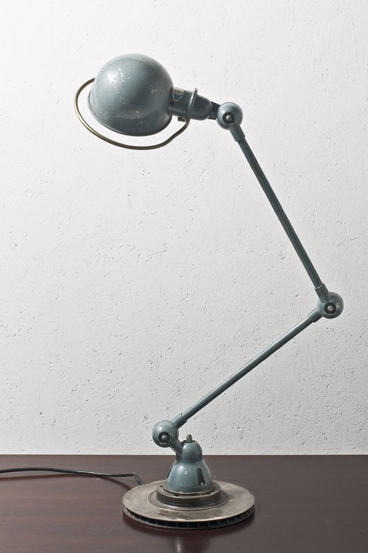 Jean Louis Domecq: Lampada da tavolo Struttura in acciaio laccato, direzionabile. Prod. Jieldé, Francia, 1951 h variabile, diam. diffusore cm 26 Etichetta Jielde Made in France Lyon sul diffusore.