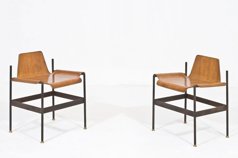 Eugenia Alberti Reggio, Rinaldo Scaioli: Coppia di sgabelli con struttura in ferro verniciato e piedini regolabili in ottone. Seduta in compensato curvato. Prod. Consorzio Esposizione Mobili Cantù, Italia, 1959 cm 60x53x40 Literature: Catal