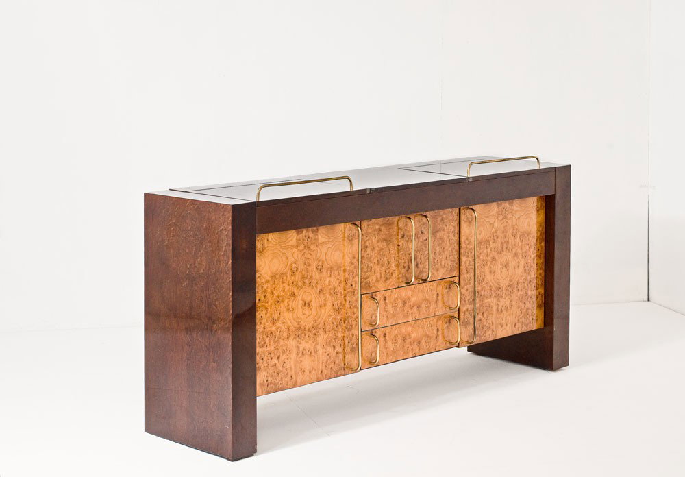 Superstudio: Mobile della serie "Luxor" Radica di noce, cromo, cristallo, specchio. Disegno del 1978. Prod. Poltronova, 1978 cm 91,5x206x50 Literature: Disegno originale datato 7.12.78.