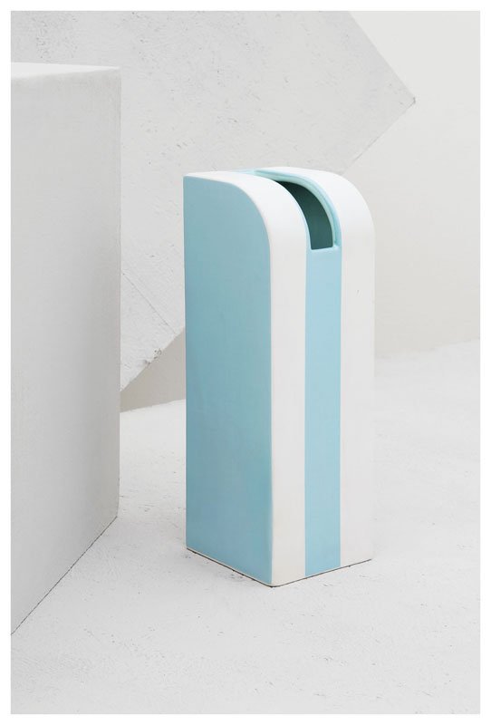 Ettore Sottsass: Vaso in ceramica HO Prod. Cedit, Italia 1968 Firmato sotto la base Cedit Ettore Sottsass jr cm 32x11x11 Literature: F. Ferrari, Ettore Sottsass. Tutta la ceramica, Torino 1996.