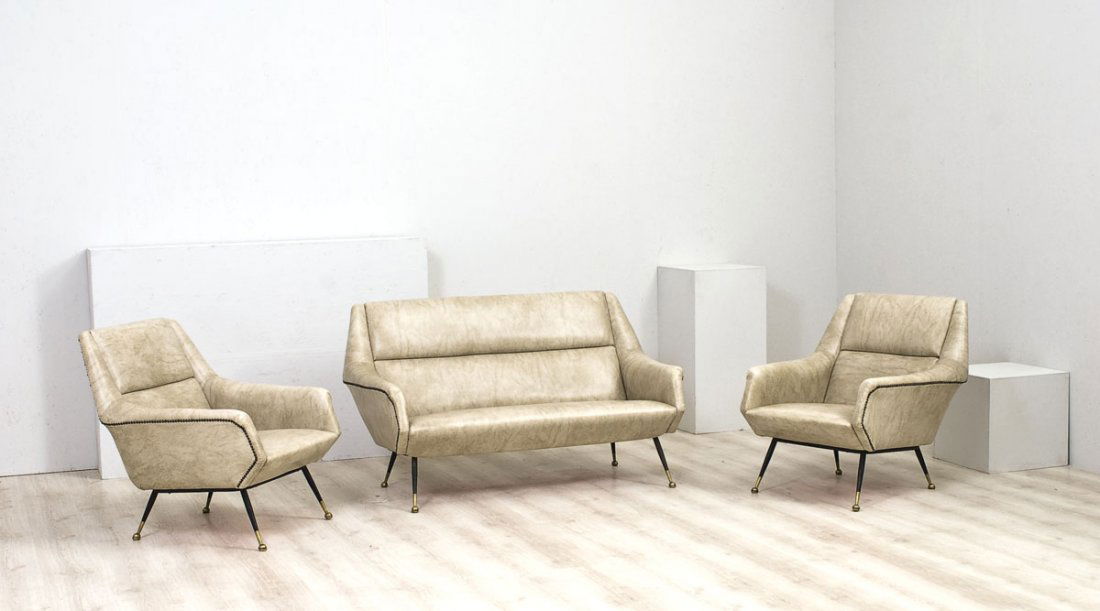 Gio Ponti: Divanetto a due posti Struttura in metallo, piedi in metallo laccato, terminali in ottone lucido, rivestimento in skai. Italia, seconda metà degli anni' 40 cm 77x137x48 Autentica Giò Ponti Archives