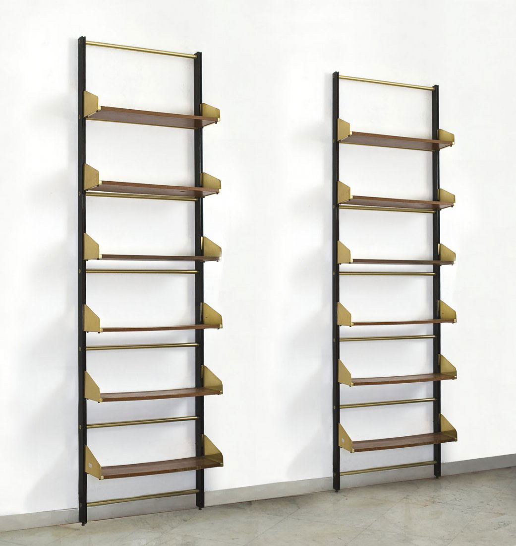 FEAL: Libreria/scaffale Alluminio laccato, alluminio anodizzato oro, piani in multistrato impiallacciato in legno di mogano. Sistema a cremagliera per la regolazione dei piani. Prod .Fonderie Elettriche All