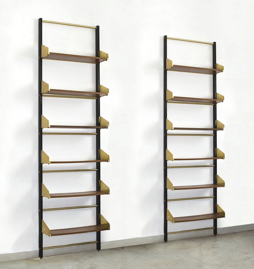 FEAL: Libreria/scaffale Alluminio laccato, alluminio anodizzato oro, piani in multistrato impiallacciato in legno di mogano. Sistema a cremagliera per la regolazione dei piani. Prod .Fonderie Elettriche All