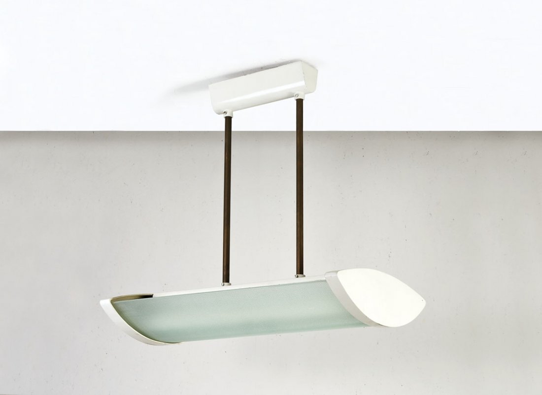 Fontana Arte: Lampadario ad illuminazione fluorescente Metallo laccato con tegola di vetro stampato diamantato. Prod. Fontana Arte, Milano 1950 ca. cm 70x65x40 Literature: Roberto Aloi, Illuminazione d’oggi, Ed. 