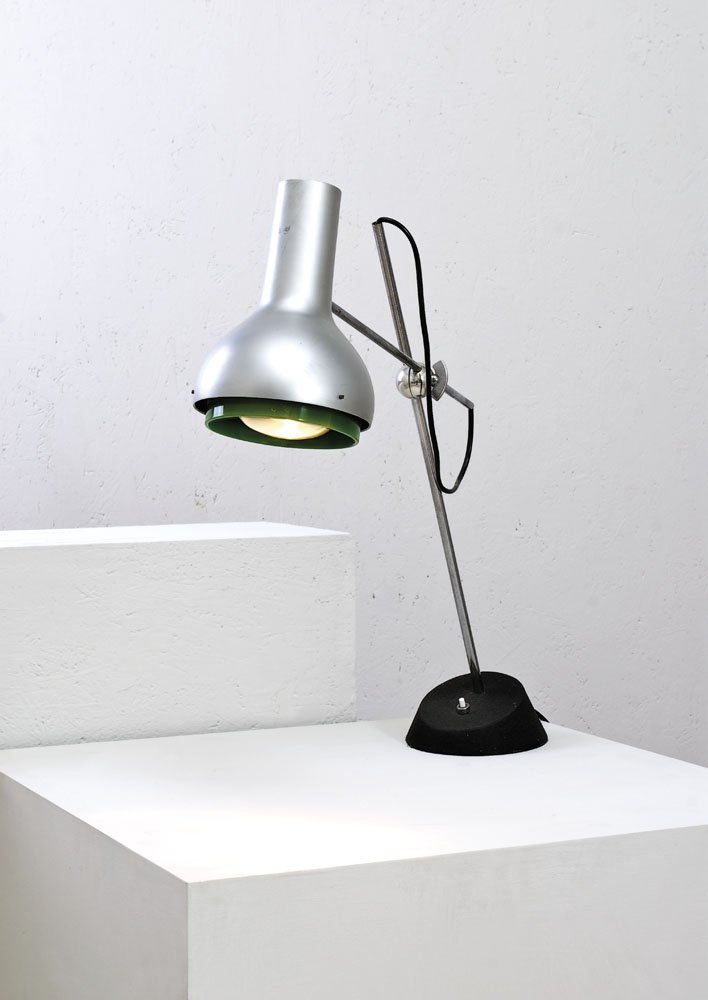 Gino Sarfatti: Rara lampada da tavolo mod. 573 Base in ghisa laccata nera, bracci in tubo d'ottone cromato, faretto orientabile in alluminio. Milano, 1956 cm 56x53 Literature: M. Romanelli, S. Severi, Gino Sarfatti 