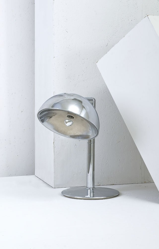Adalberto Dal Lago: Lampada da tavolo Metallo cromato. Prod. Bilumen, 1970 ca. h regolabile Literature: Giuliana Gramigna, Repertorio del design italiano per l’arredamento domestico 1950-2000, Ed. Umberto Allemandi & C