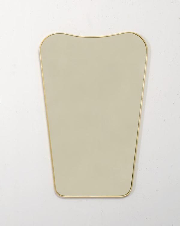 Specchiera: Specchiera Struttura in legno, cornice in ottone lucido, vetro specchiato. Italia, 1950 ca. cm 105x63