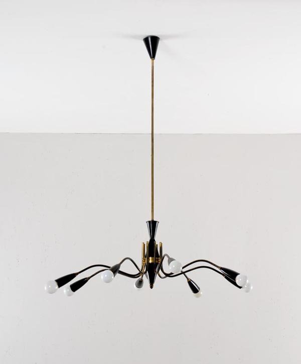 Lampada a sospensione: Lampada a sospensione a otto bracci Ottone, metallo laccato. Italia, 1950 ca. h cm 105, diam. cm 80