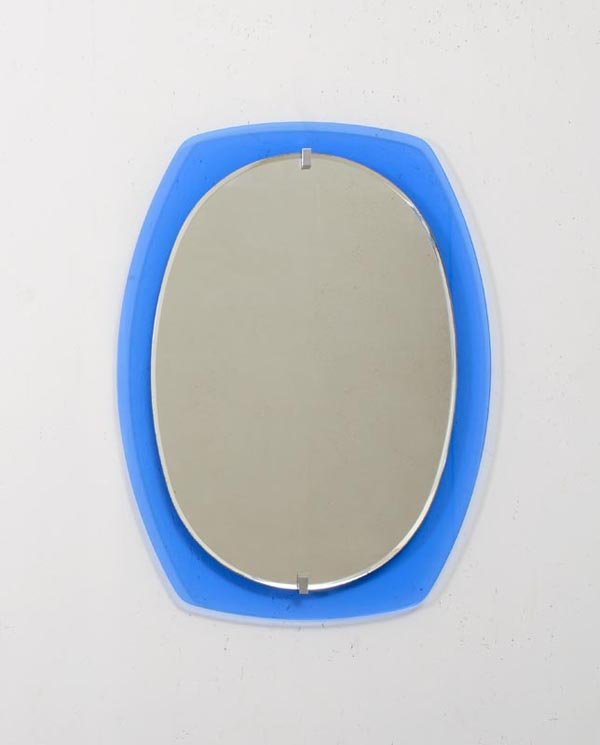 Veca: Specchiera Montatura in metallo cromato, cornice in cristallo molato blu, vetro specchiato. Prod. Veca, 1960 ca. cm 80x62