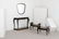 Console, una specchiera e due sgabelli