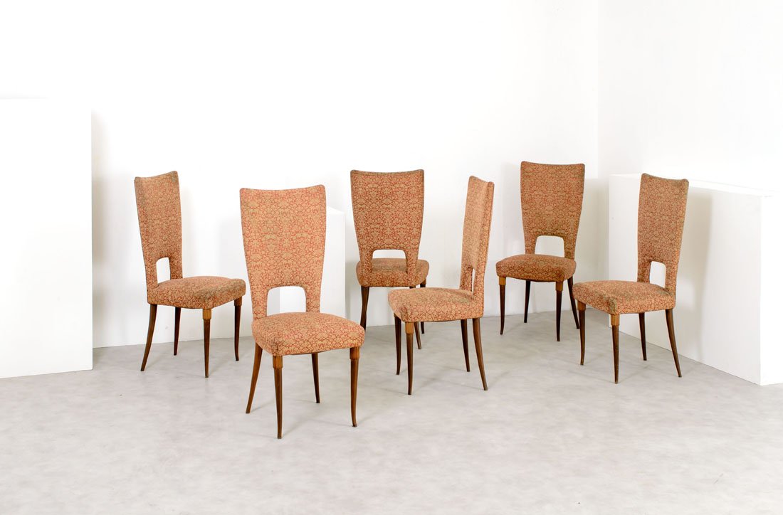 Pierluigi Colli, Giovanni Gariboldi: Sei sedie mod. R.G. 556 Noce intagliato e tessuto operato. Variante, arricchita da una decorazione ad intaglio sulle gambe anteriori, del modello disegnato da Gariboldi per lo show room Richard Ginori