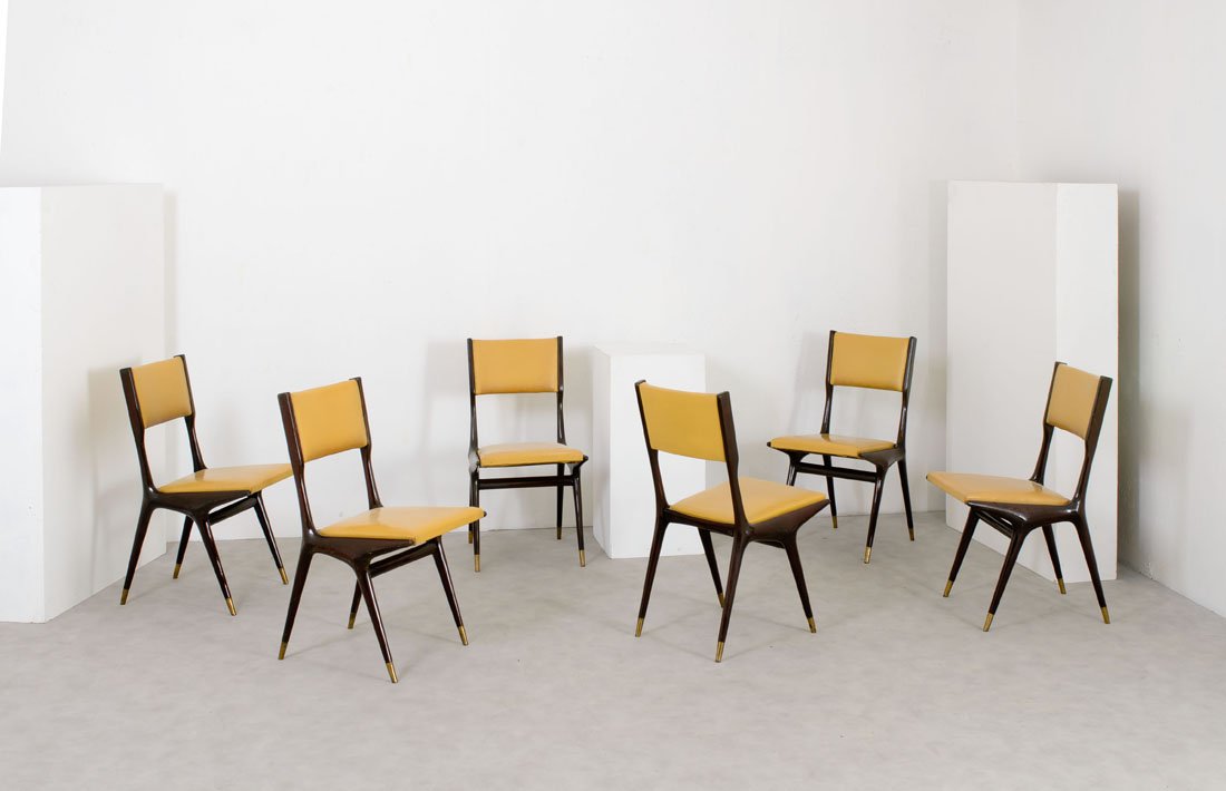 Carlo De Carli: Sei sedie Legno ebanizzato, terminali in ottone, rivestimento in skai. Prod. Cassina, 1951 ca. Modello esposto alla IX Triennale di Milano. cm 85x45x56 Literature: I. De Guttry, M. P. Maino, Il mobile