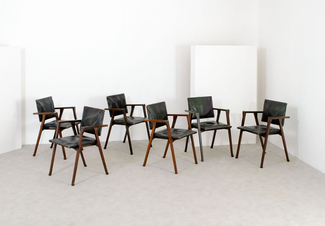 Franco Albini: Coppia di poltroncine mod. Luisa Struttura in palissandro, sedile e schienale in compensato rivestito in pelle (originale). Premio compasso d'oro nel 1955. Prod. Poggi, 1950 ca. cm 76x55x55 Literature