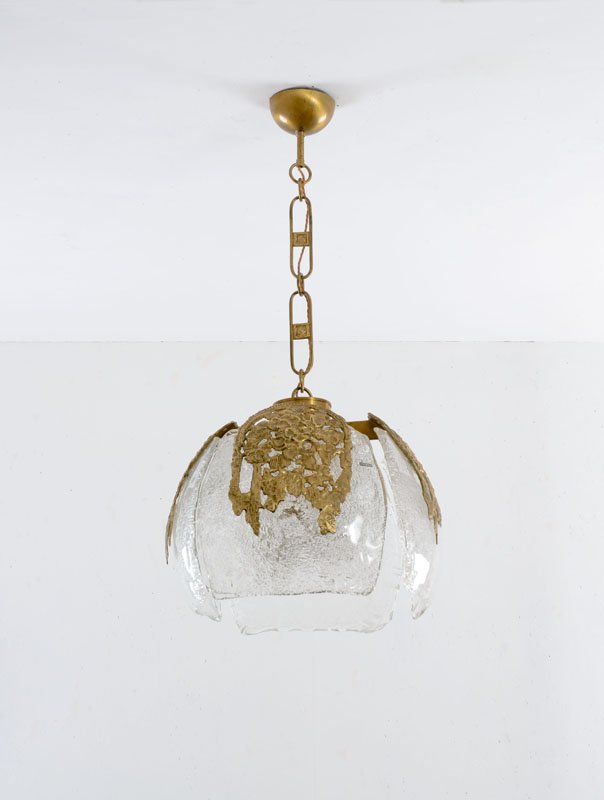 Angelo Brotto: Lampada a sospensione Fusione in bronzo dorato, vetro corroso. Prod. Esperia, anni '70 Etichetta del produttore. h cm 95 - diam. cm 56