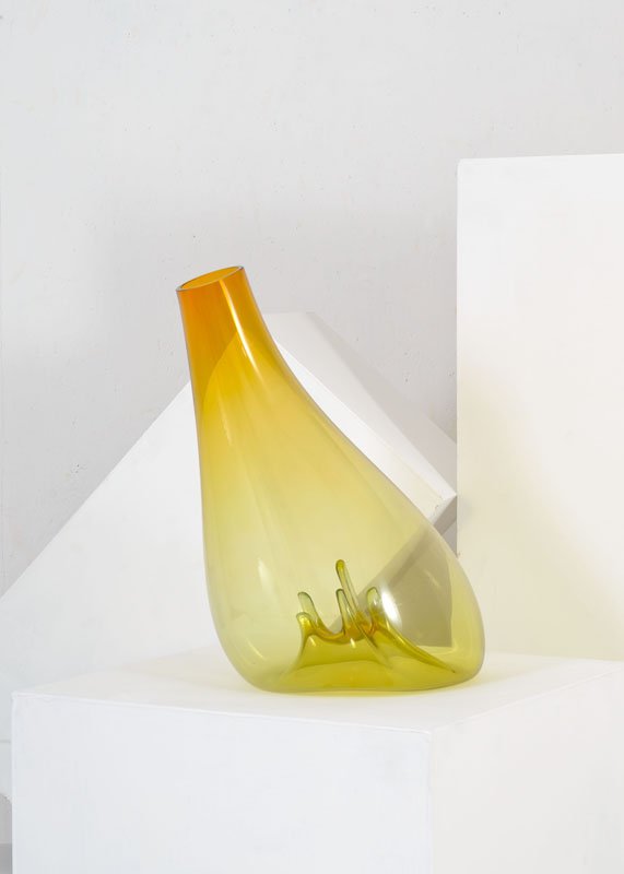 Toni Zuccheri: Vaso Vulcano Vetro giallo trasparente. Prod. Veart, 1970 ca. cm 53x41
