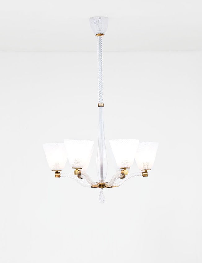 Lampadario: Lampadario Ottone, vetro trasparente, diffusori in vetro a reticello. Murano, anni '30 h cm 100, diam. cm 70