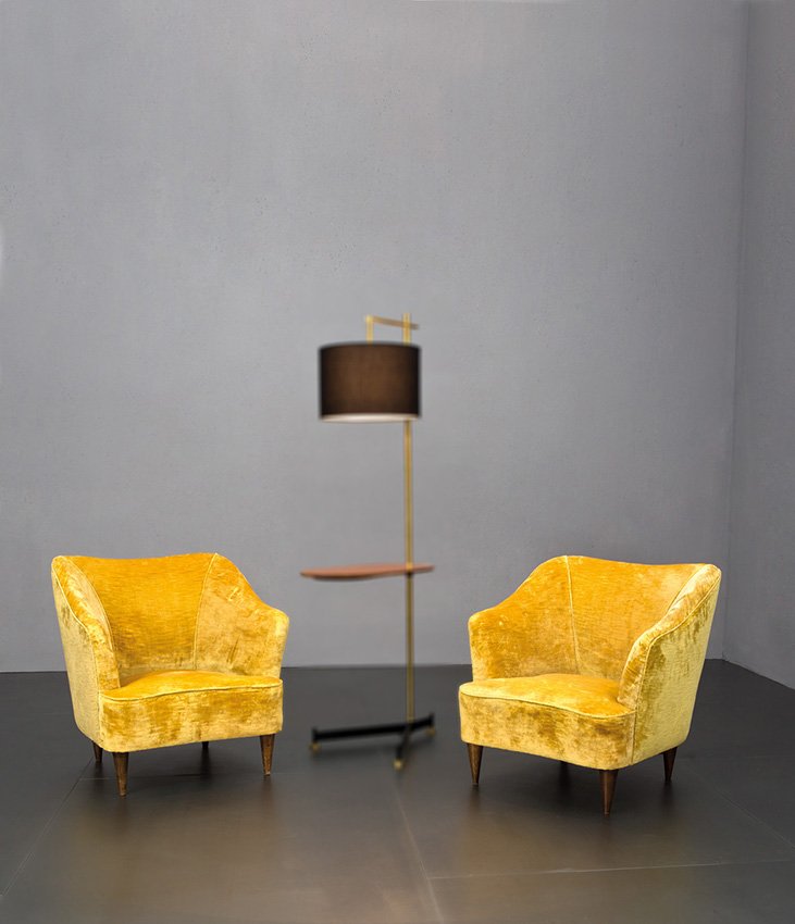 Gio Ponti (attr.): Coppia di piccole poltrone Struttura in legno, rivestimento in tessuto, piedi in frassino tornito. Prod. Casa e Giardino, anni '40 cm 71x68x65