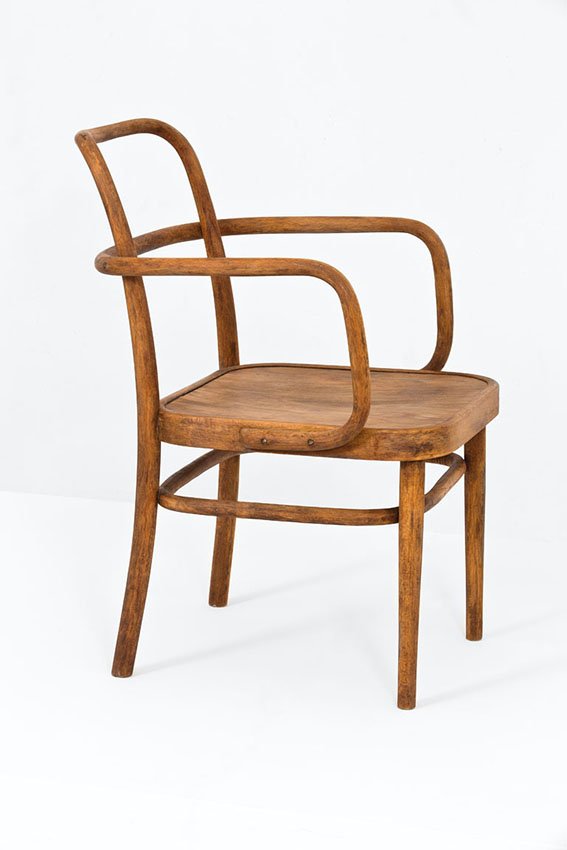 Josef Hoffmann: Sedia mod. 811 Faggio curvato e compensato. Prod. Thonet, 1925 ca. Etichetta di carta del produttore. cm 79x55x54